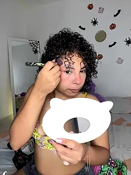 Snapshot of ViolettaMiller_ chatting on October 17, 1:14 pm ViolettaMiller online show from October 17, 1:14 pm