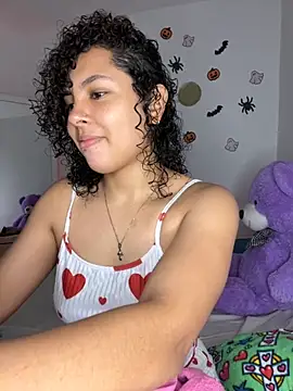 Snapshot of ViolettaMiller_ chatting on October 18, 1:30 am ViolettaMiller online show from October 18, 1:30 am