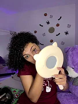 Snapshot of ViolettaMiller_ chatting on October 27, 1:04 pm ViolettaMiller online show from October 27, 1:04 pm