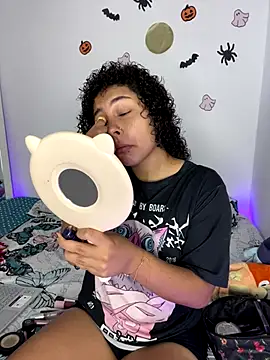 Snapshot of ViolettaMiller_ chatting on November 4, 1:10 pm ViolettaMiller online show from November 4, 1:10 pm