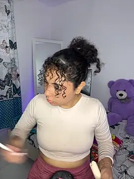 Snapshot of ViolettaMiller_ chatting on November 7, 1:11 pm ViolettaMiller online show from November 7, 1:11 pm