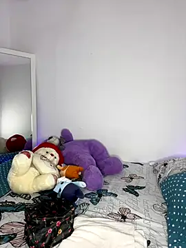 Snapshot of ViolettaMiller_ chatting on November 18, 1:04 pm ViolettaMiller online show from November 18, 1:04 pm