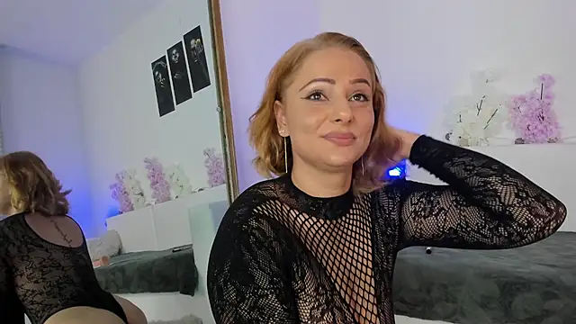 Snapshot of HoneyKissy chatting on November 8, 7:08 am HoneyKissy online show from November 8, 7:08 am