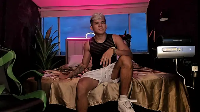 Snapshot of Jack_castell chatting on July 6, 11:40 pm Jack castell online show from July 6, 11:40 pm