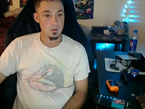 Snapshot of YoBlezz chatting on September 30, 6:13 pm YoBlezz online show from September 30, 6:13 pm