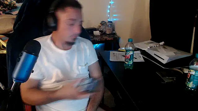 Snapshot of YoBlezz chatting on October 3, 7:05 am YoBlezz online show from October 3, 7:05 am