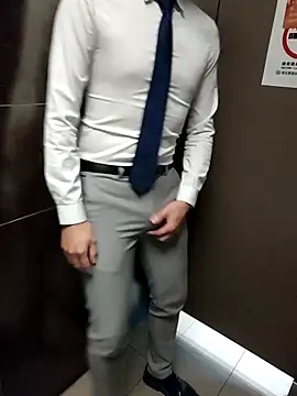 Snapshot of lovewhite222 chatting on October 28, 6:39 am lovewhite222 online show from October 28, 6:39 am