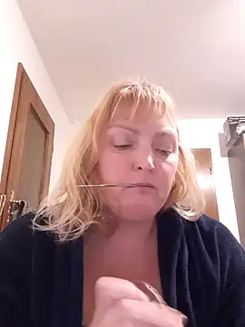 LiluLiluLilu online show from October 20, 7:03 pm