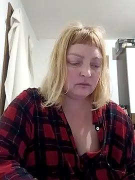 LiluLiluLilu online show from April 19, 6:43 pm