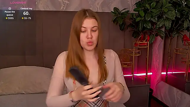 MelanieHenders online show from December 3, 5:26 am