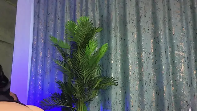 Snapshot of DeniseBlu chatting on September 20, 4:46 am DeniseBlu online show from September 20, 4:46 am