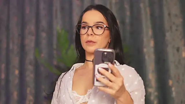 Snapshot of DeniseBlu chatting on October 13, 4:34 am DeniseBlu online show from October 13, 4:34 am