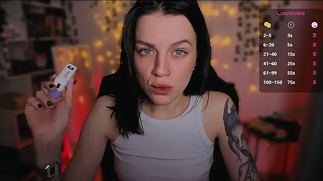 Snapshot of raspberry__girl_ chatting on October 9, 9:35 pm raspberry  girl  online show from October 9, 9:35 pm