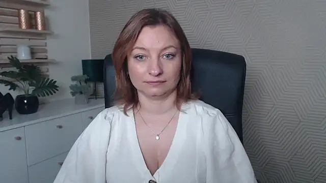 Snapshot of angelaSamt chatting on November 7, 6:46 am angelaSamt online show from November 7, 6:46 am