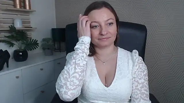 Snapshot of angelaSamt chatting on December 5, 6:44 am angelaSamt online show from December 5, 6:44 am