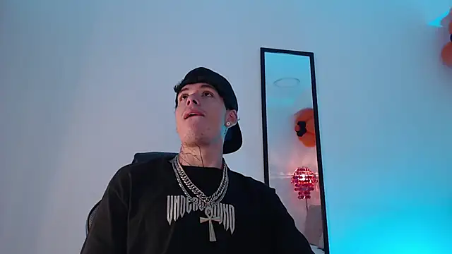 Anhonymus  online show from October 31, 8:21 pm