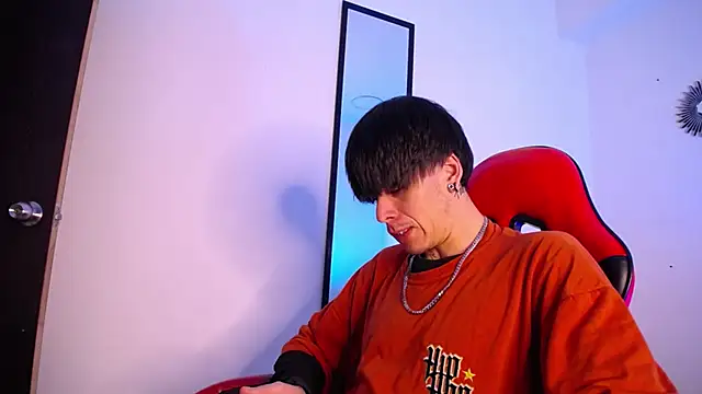 Anhonymus  online show from November 26, 3:40 am