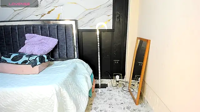 tiffany cute  online show from September 20, 12:50 pm