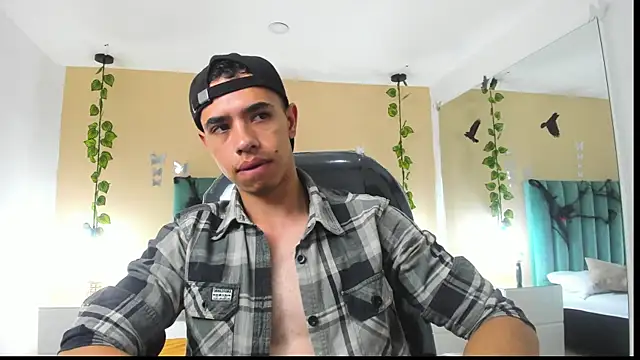 Muscle Scott online show from October 24, 12:23 pm