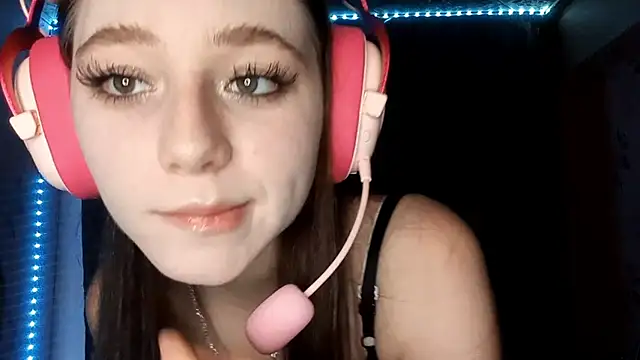 Snapshot of Sophiecuttie chatting on October 11, 5:00 pm Sophiecuttie online show from October 11, 5:00 pm