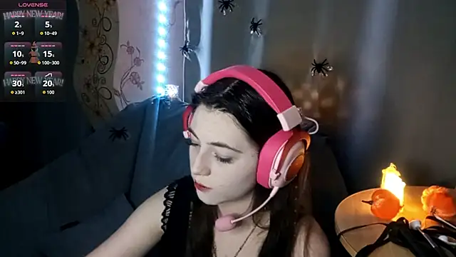 Snapshot of Sophiecuttie chatting on October 31, 5:47 pm Sophiecuttie online show from October 31, 5:47 pm