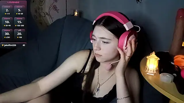 Snapshot of Sophiecuttie chatting on November 1, 3:25 pm Sophiecuttie online show from November 1, 3:25 pm