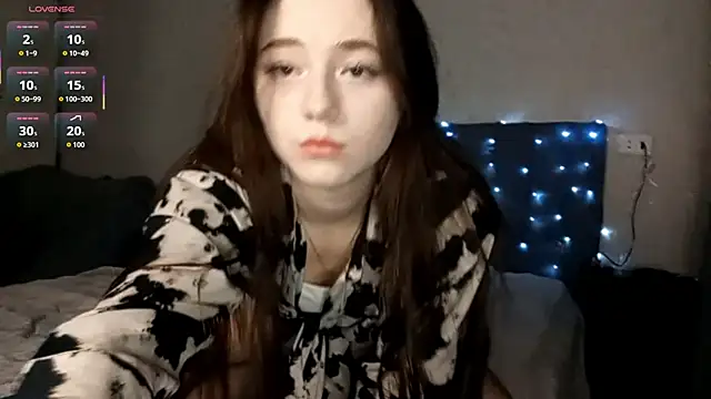 Snapshot of Sophiecuttie chatting on December 4, 7:33 pm Sophiecuttie online show from December 4, 7:33 pm