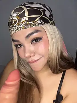 Dakota-Lona online show from March 9, 9:08 pm