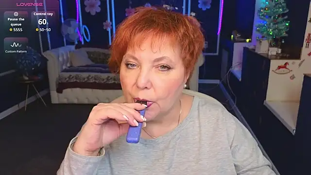 Kira Kenett online show from December 19, 12:45 pm