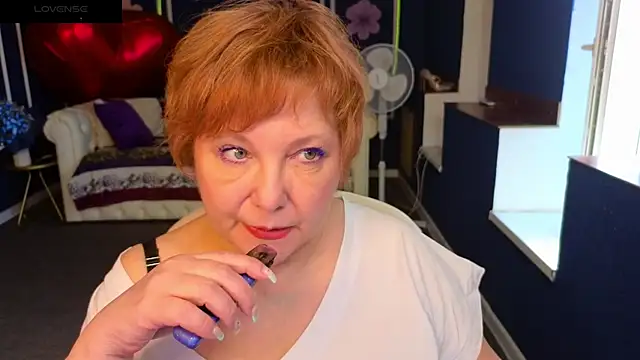 Kira Kenett online show from June 2, 5:42 am