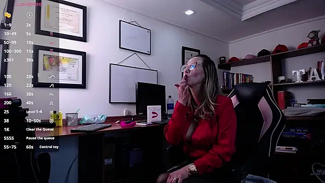 Snapshot of GretaVoss_ chatting on September 13, 7:13 pm GretaVoss online show from September 13, 7:13 pm