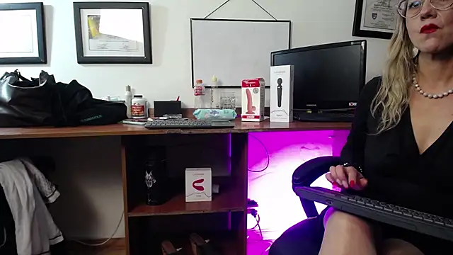 GretaVoss  online show from January 17, 8:01 pm