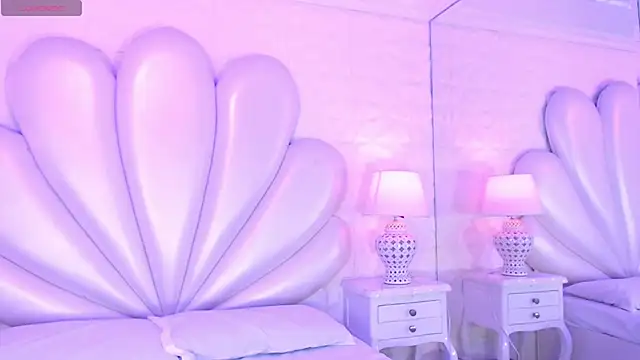 Snapshot of HatsaJones chatting on September 26, 3:54 am HatsaJones online show from September 26, 3:54 am