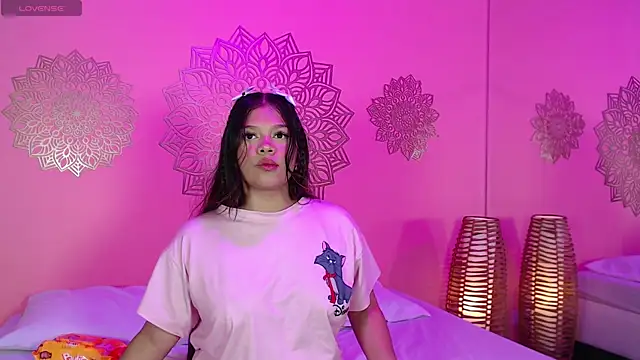 Snapshot of HatsaJones chatting on October 4, 3:48 am HatsaJones online show from October 4, 3:48 am