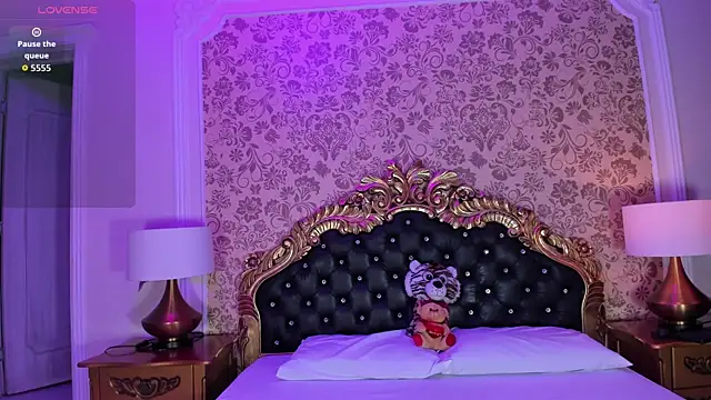 Snapshot of HatsaJones chatting on October 22, 3:40 am HatsaJones online show from October 22, 3:40 am