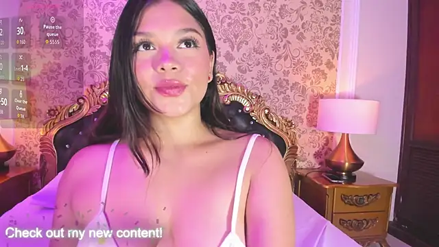 Snapshot of HatsaJones chatting on November 18, 3:56 am HatsaJones online show from November 18, 3:56 am