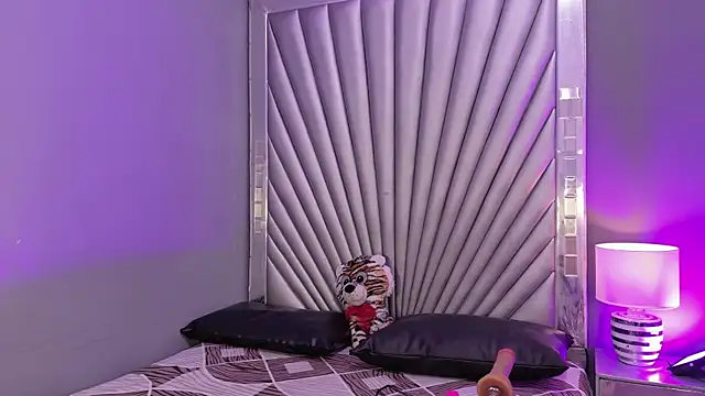 HatsaJones online show from April 5, 4:20 am