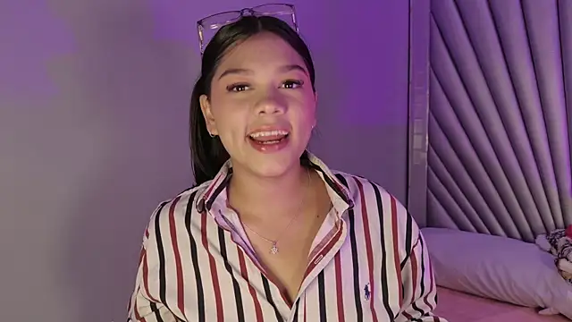 HatsaJones online show from April 21, 4:19 am