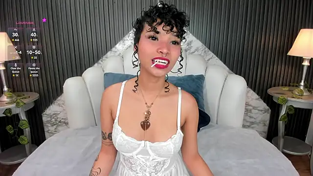 DaniCollinn  online show from November 14, 8:18 pm