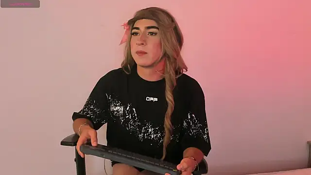 Melody Bakeer online show from March 4, 7:09 pm