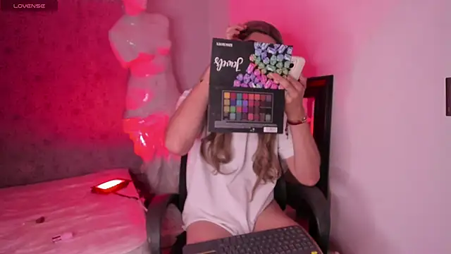 Melody Bakeer online show from March 5, 7:10 pm