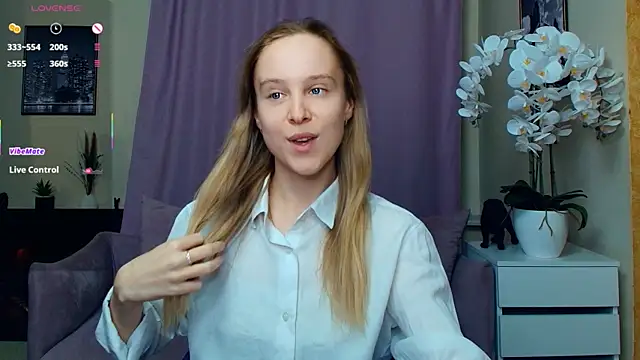 SoonMoor online show from April 2, 7:33 pm