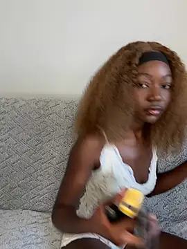 Snapshot of ebonysweetyy chatting on April 18, 1:37 pm ebonysweetyy online show from April 18, 1:37 pm
