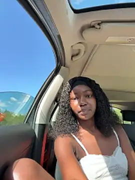 Snapshot of ebonysweetyy chatting on April 23, 1:35 pm ebonysweetyy online show from April 23, 1:35 pm