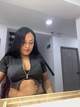 TiffanyyLam online show from September 14, 11:20 am