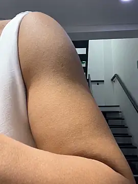 TiffanyyLam online show from October 18, 10:49 am