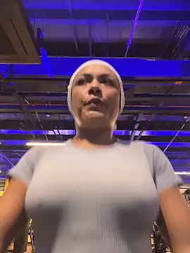 TiffanyyLam online show from November 4, 10:47 am