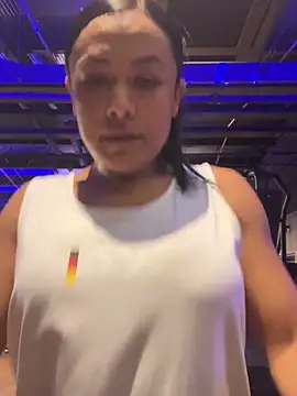 TiffanyyLam online show from November 5, 10:37 am