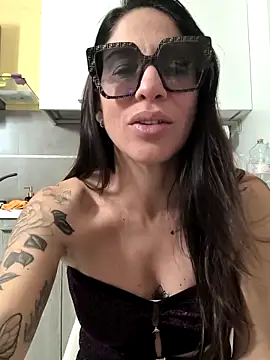 Snapshot of sexy7883 chatting on February 16, 9:59 pm sexy7883 online show from February 16, 9:59 pm