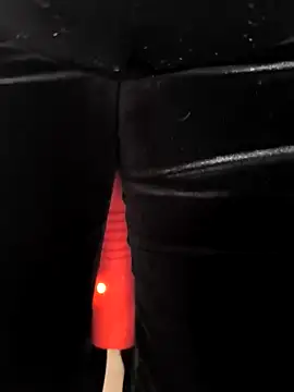 Snapshot of sexy7883 chatting on March 17, 7:24 am sexy7883 online show from March 17, 7:24 am